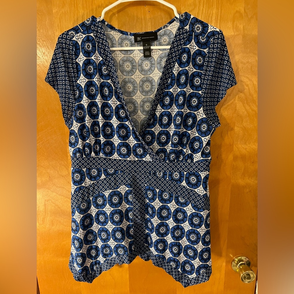 INC INTERNATIONAL CONCEPTS women’s blouse in a size XL